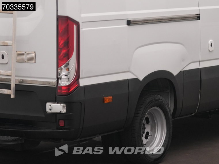 Vehicle Image 33