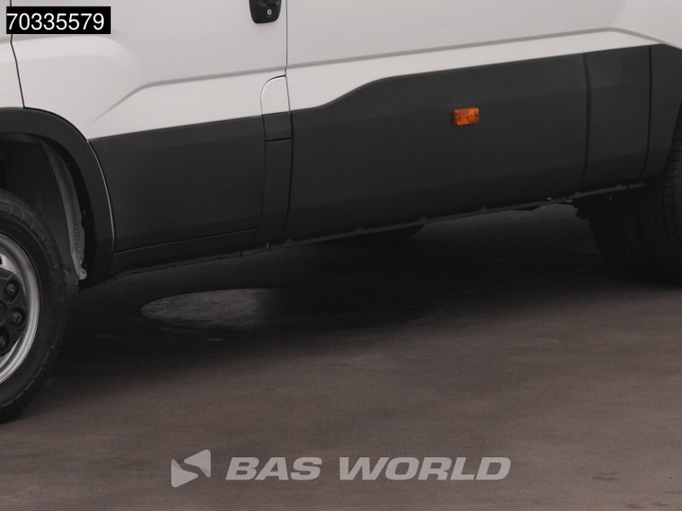 Vehicle Image 38
