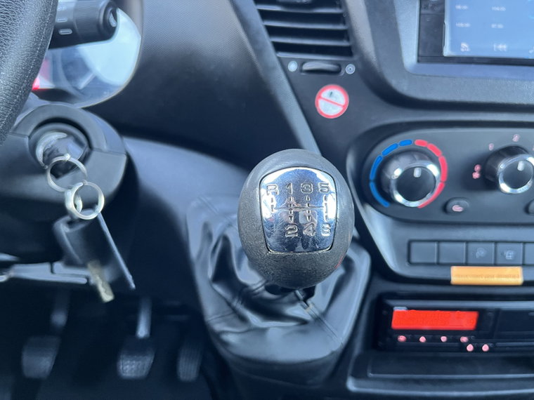 Vehicle Image 32
