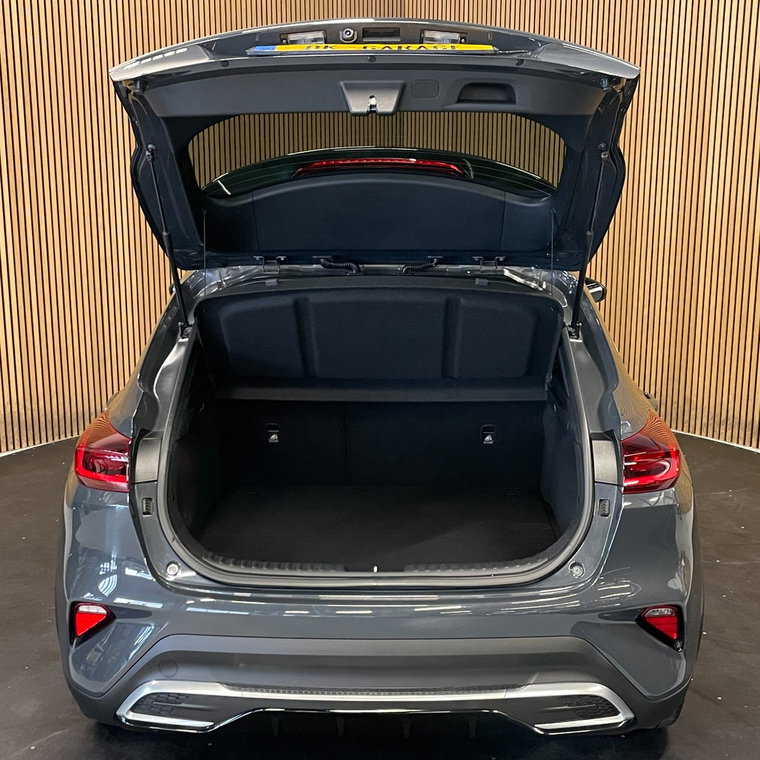 Vehicle Image 32