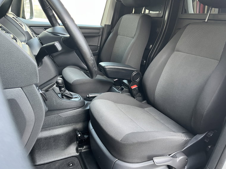 Vehicle Image 25