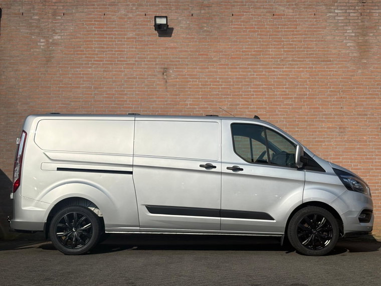Vehicle Image 12