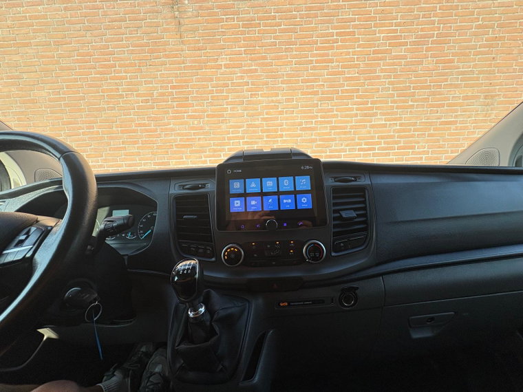 Vehicle Image 25