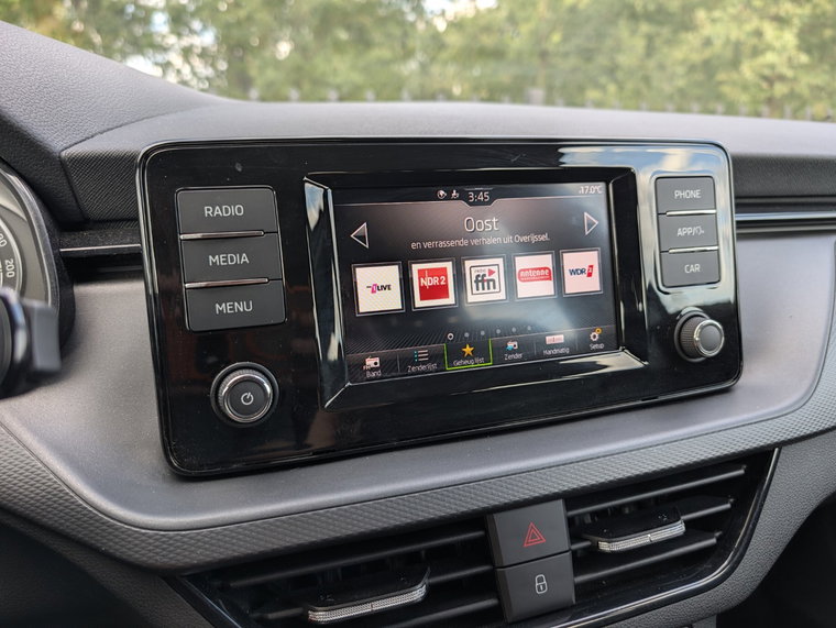 Vehicle Image 16