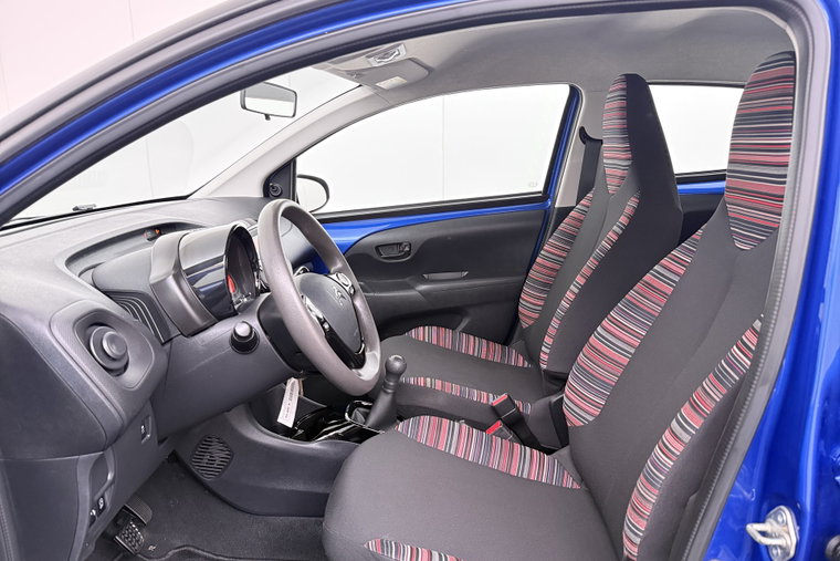 Vehicle Image 10