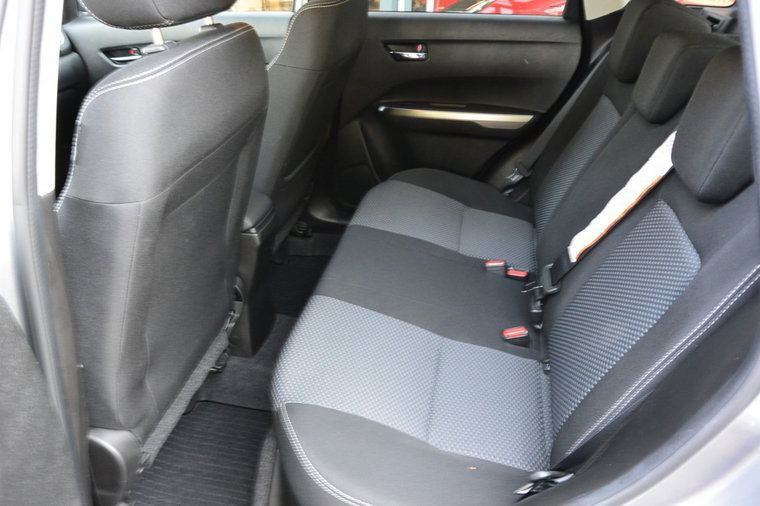 Vehicle Image 25