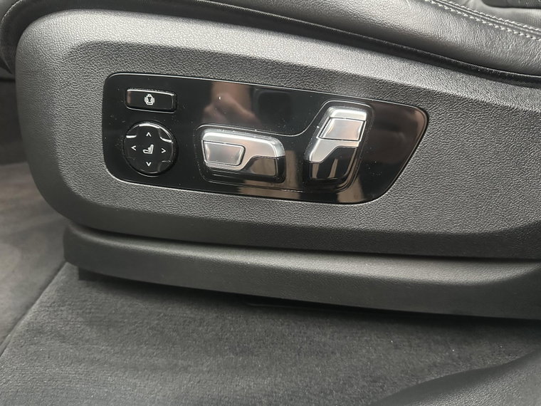 Vehicle Image 27
