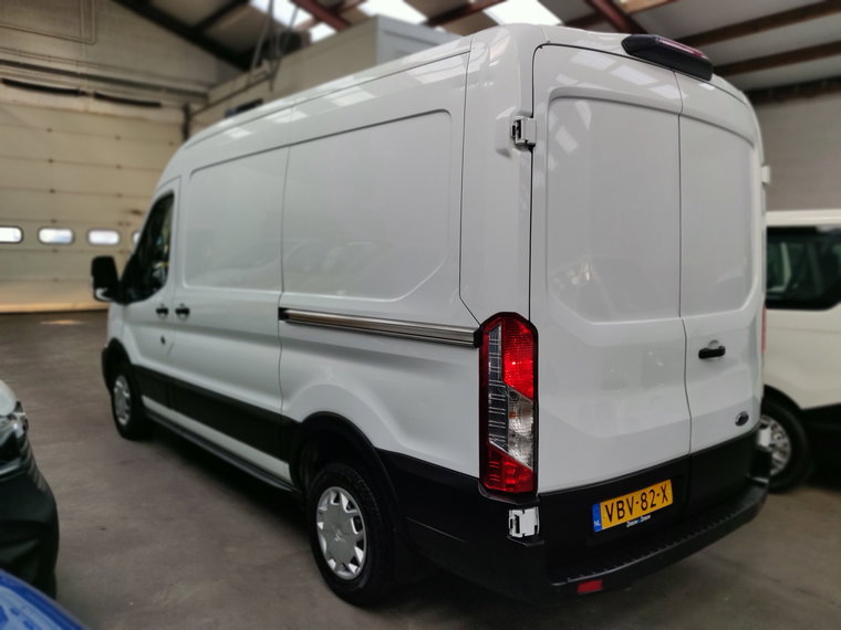 Vehicle Image 8