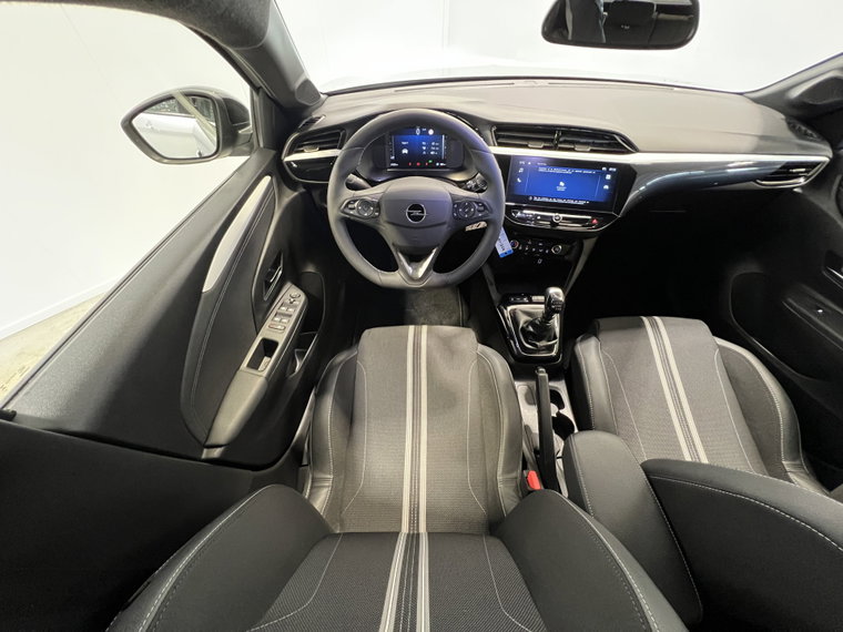 Vehicle Image 32
