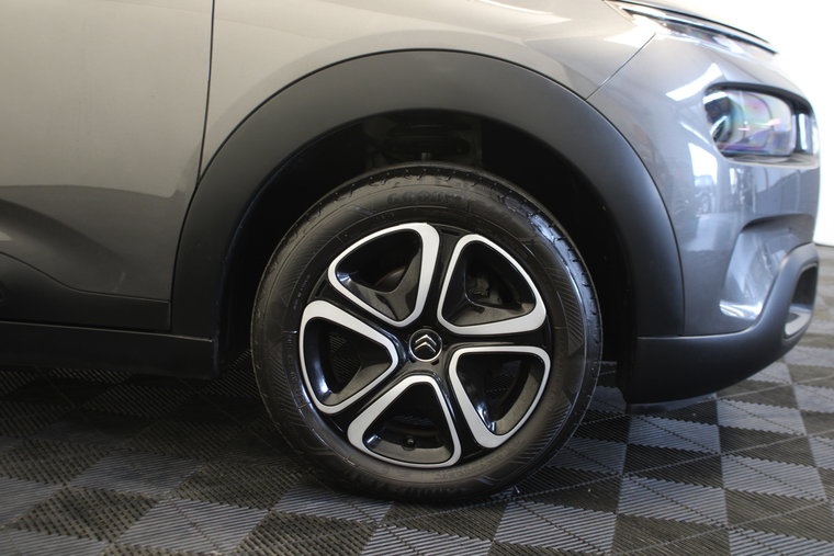 Vehicle Image 12