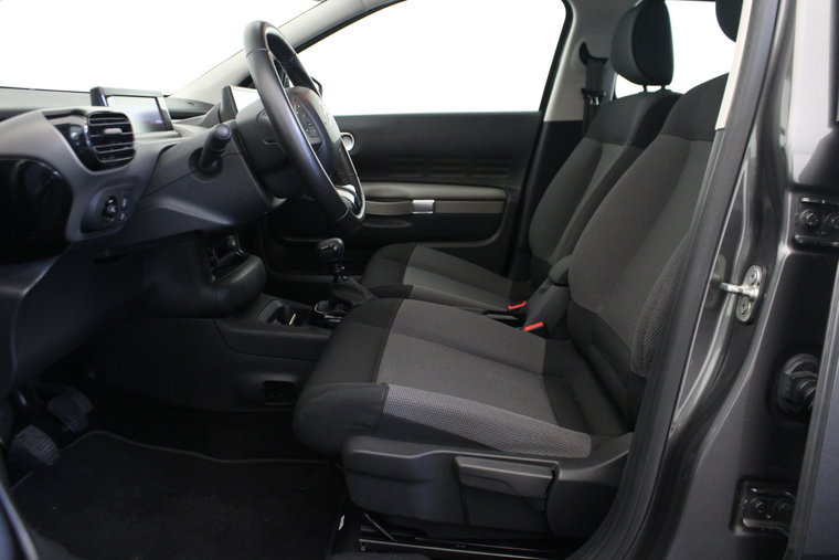 Vehicle Image 13