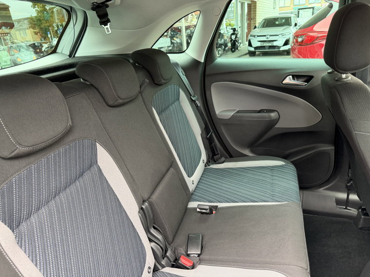 Vehicle Image 25