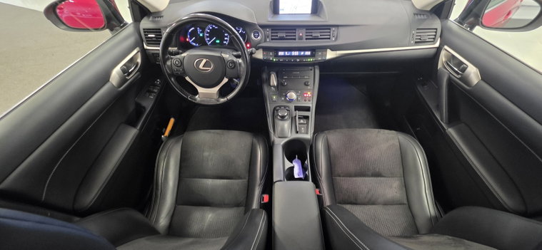 Vehicle Image 9