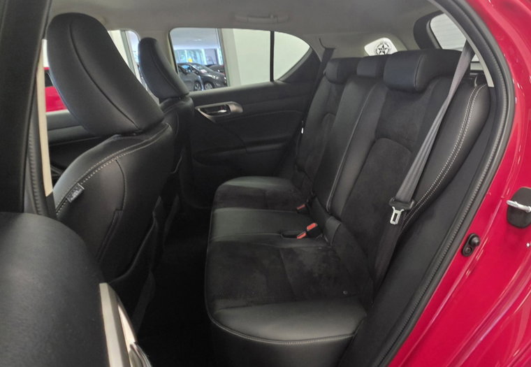 Vehicle Image 10