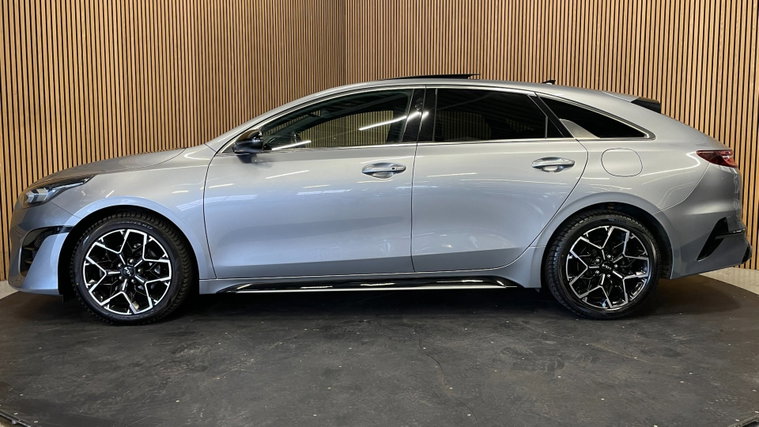 Vehicle Image 32