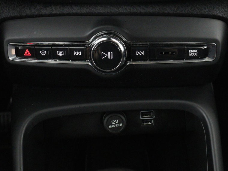 Vehicle Image 28