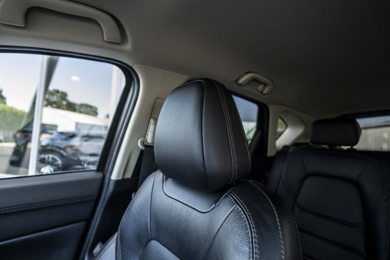 Vehicle Image 12