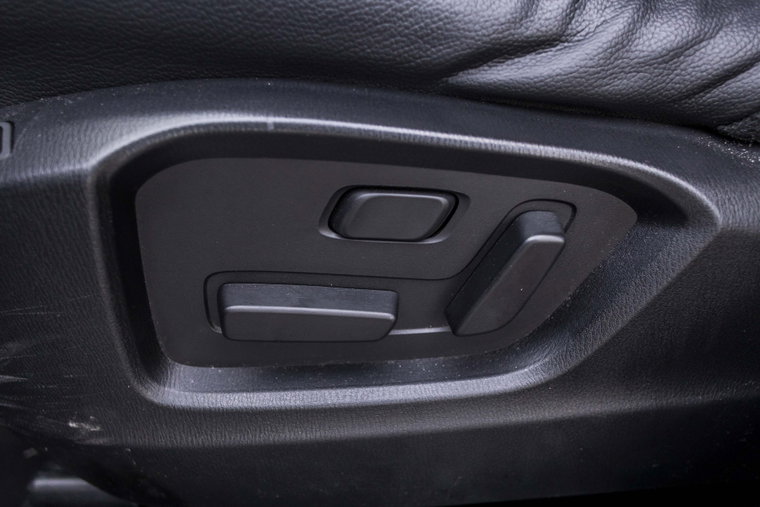 Vehicle Image 25
