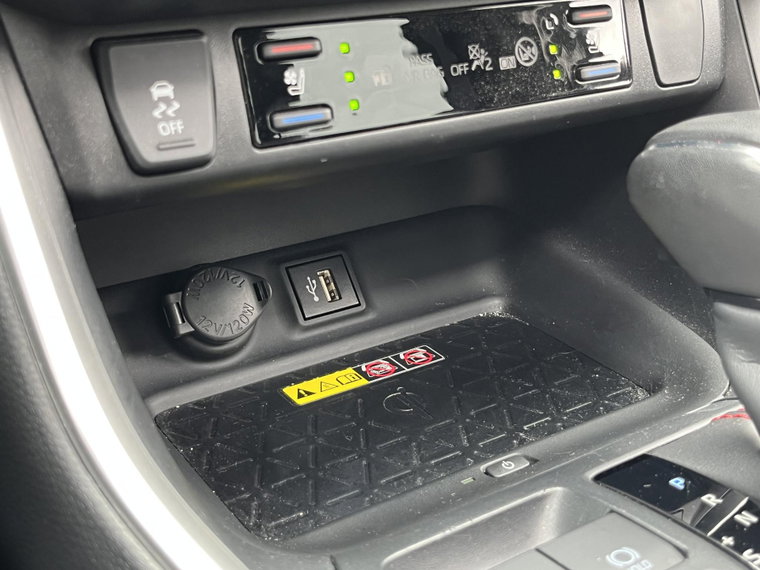 Vehicle Image 25