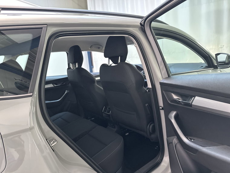 Vehicle Image 17