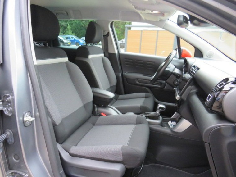 Vehicle Image 18