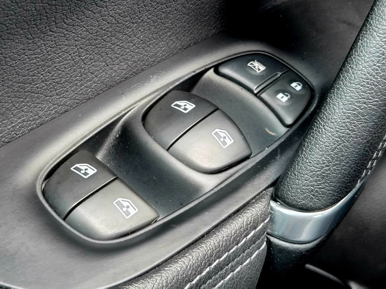 Vehicle Image 38