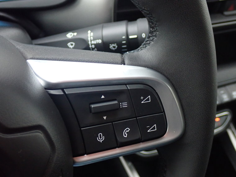 Vehicle Image 25