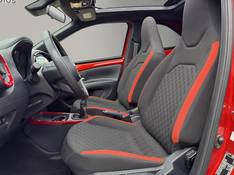 Vehicle Image 10