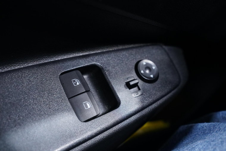 Vehicle Image 24