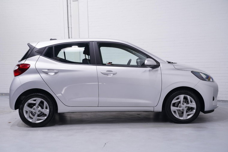 Vehicle Image 8