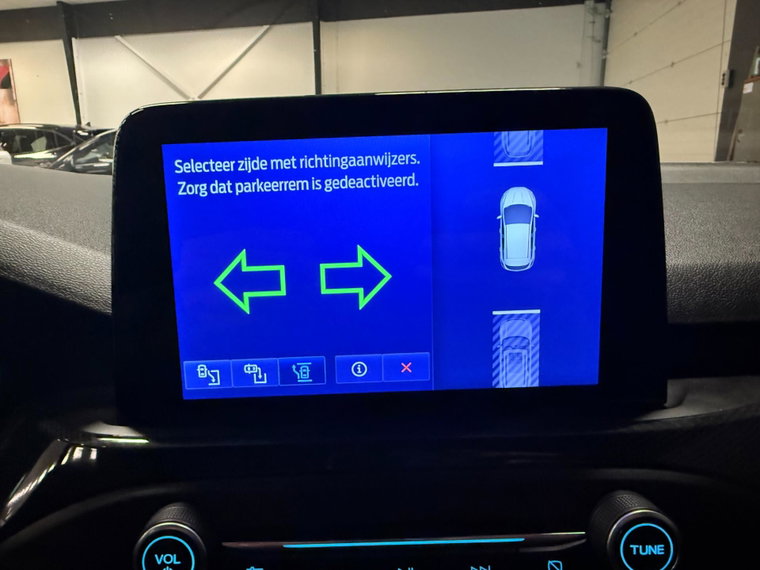 Vehicle Image 35