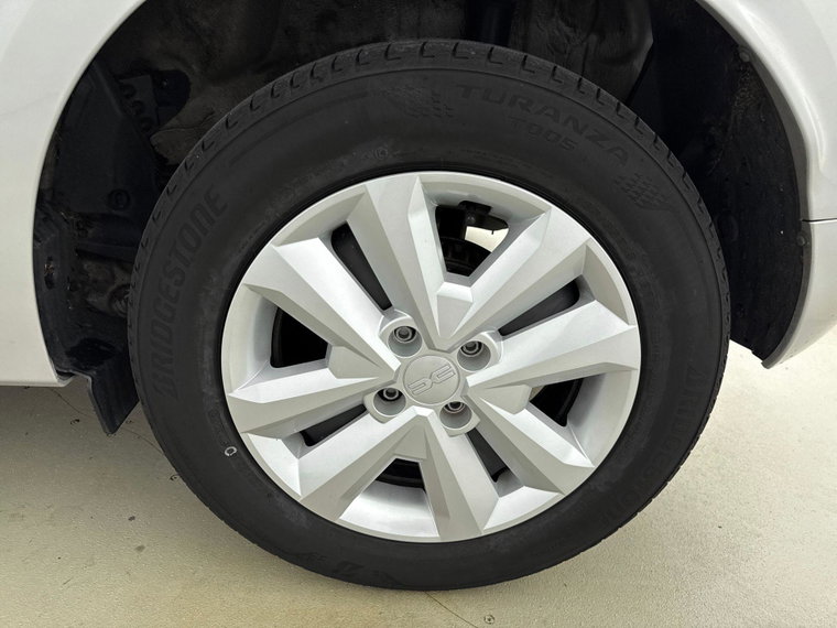 Vehicle Image 25
