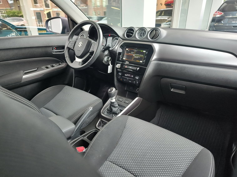 Vehicle Image 9