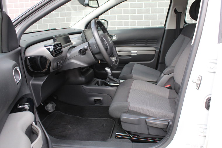Vehicle Image 8