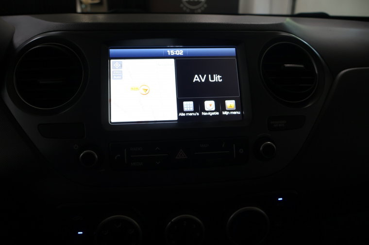 Vehicle Image 25