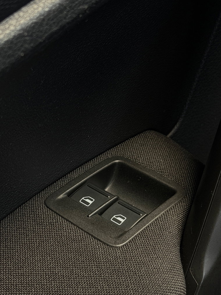 Vehicle Image 26