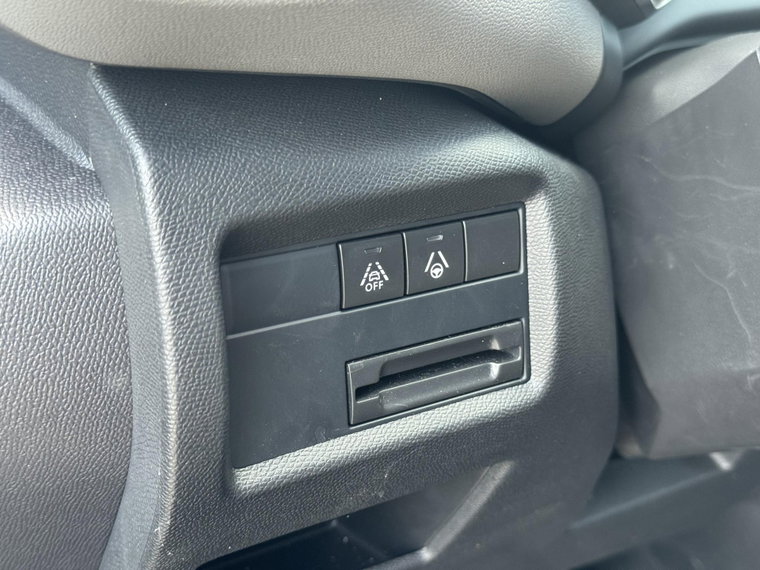 Vehicle Image 32