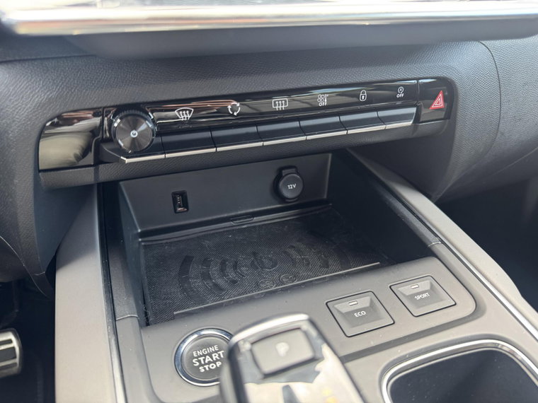 Vehicle Image 52