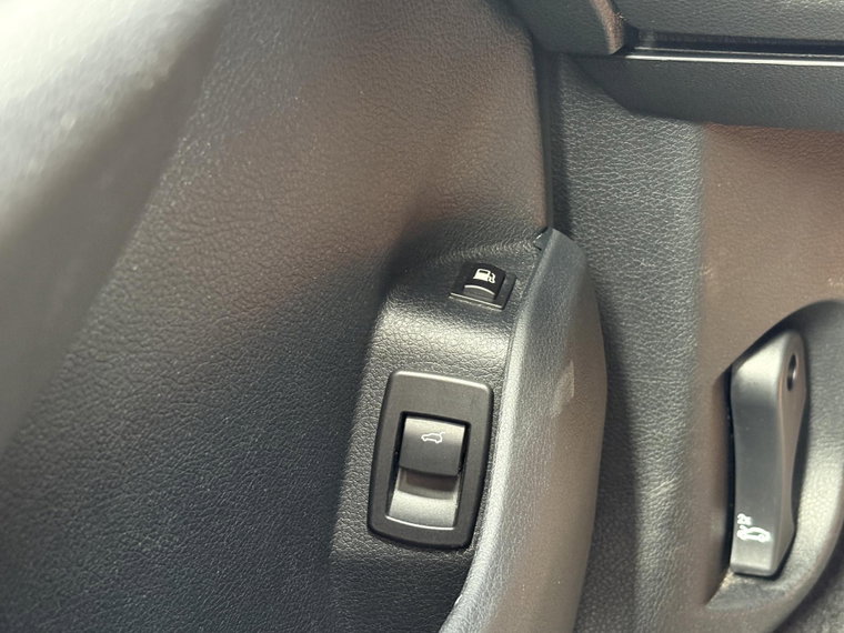 Vehicle Image 29