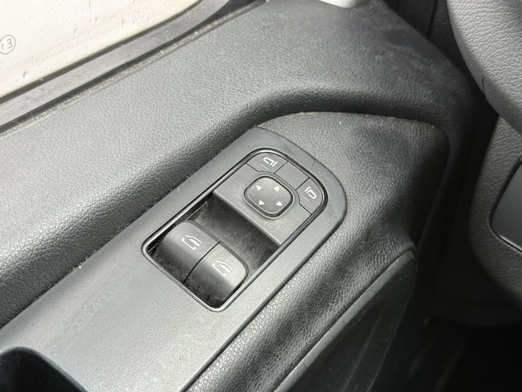 Vehicle Image 26