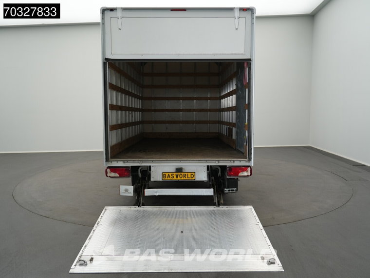Vehicle Image 36