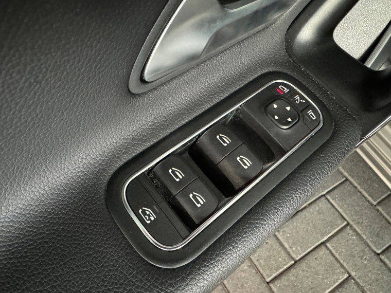 Vehicle Image 32