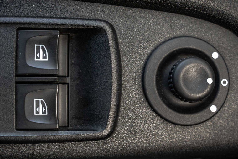 Vehicle Image 25