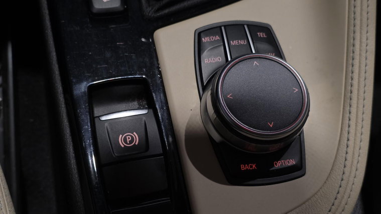Vehicle Image 32