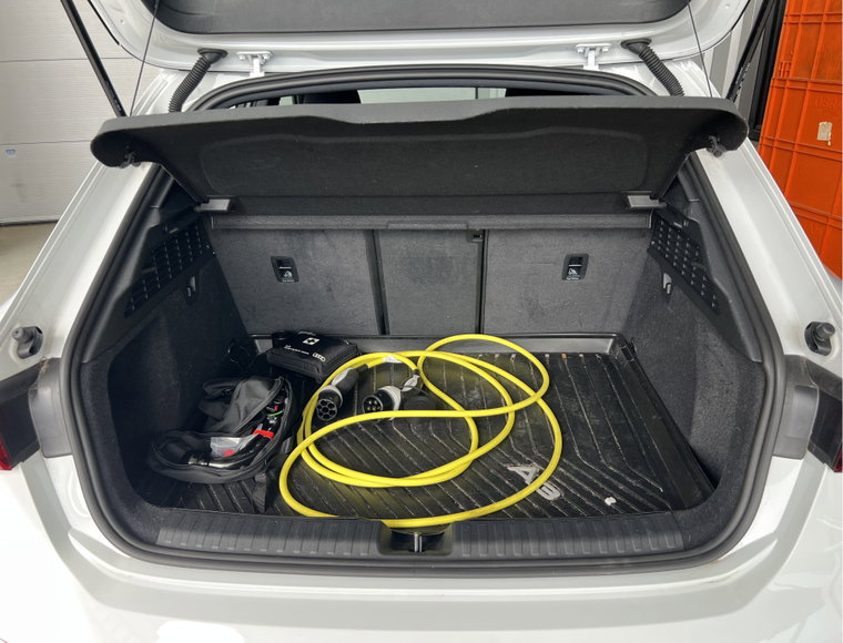 Vehicle Image 16