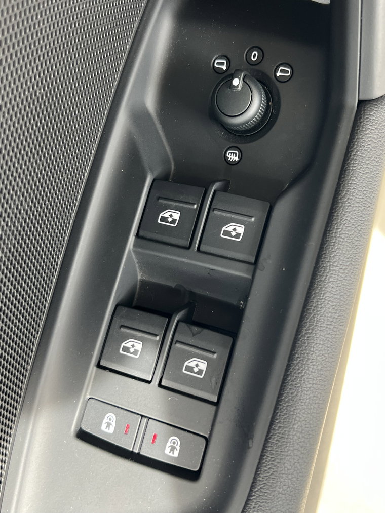 Vehicle Image 32