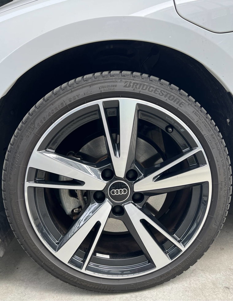 Vehicle Image 8