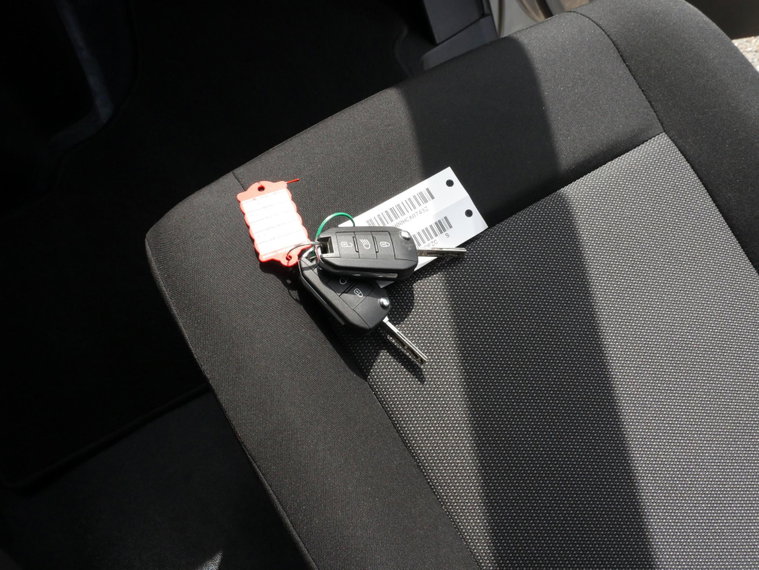 Vehicle Image 16