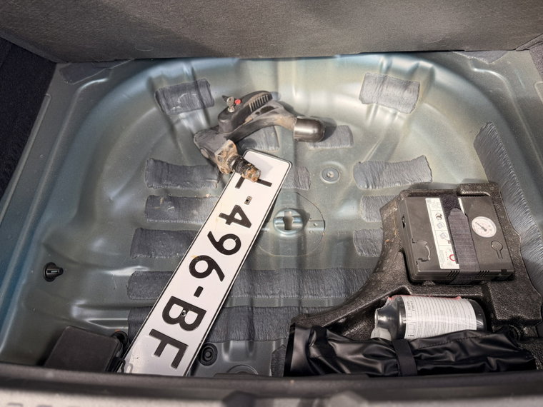 Vehicle Image 12