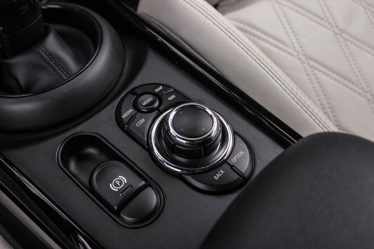 Vehicle Image 32